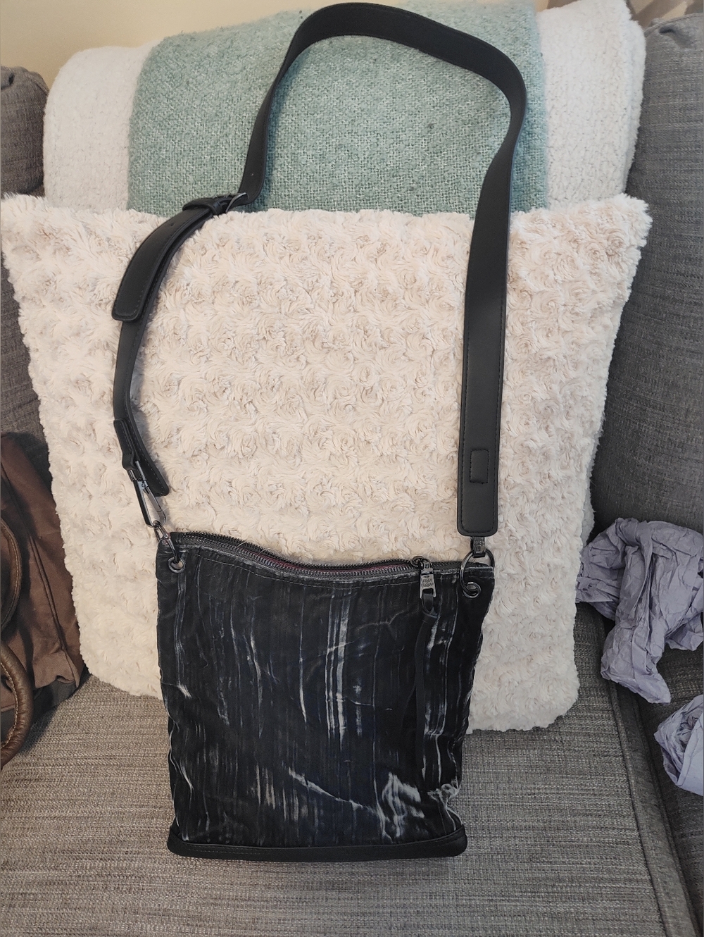 Steve Madden Black Marble-Effect Gray Batlas Large Crossbody Bag
